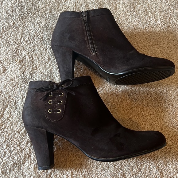 Aerology Ankle Boots - Picture 2 of 9